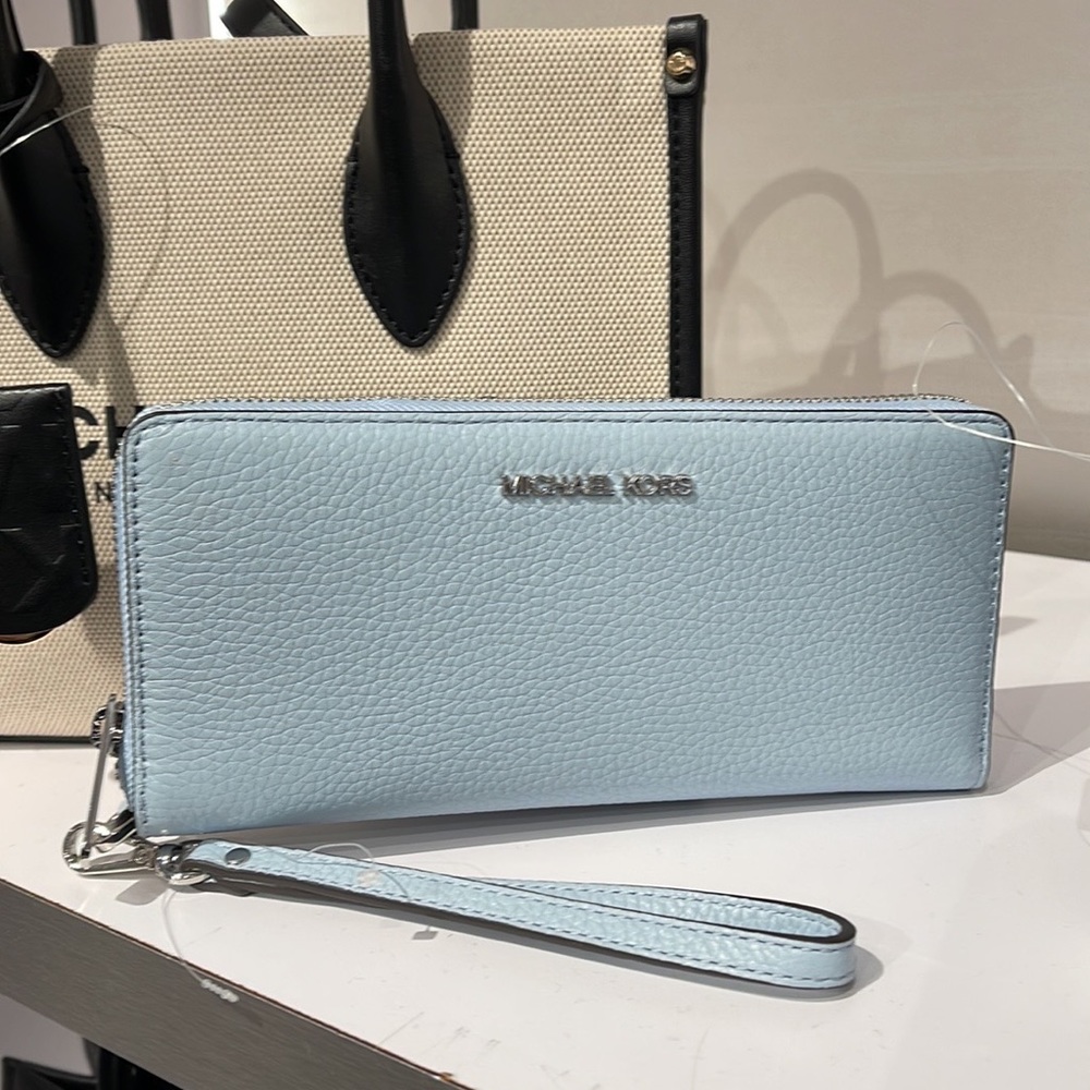 Brand New with Tag authentic Michael Kors Jet Set Travel Large Trvl CONTINENTAL - Picture 1 of 16